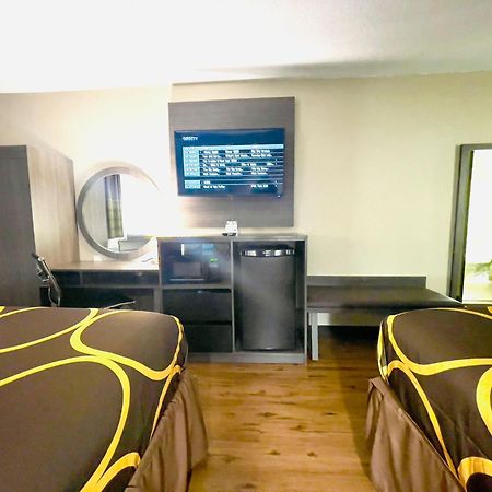 Super 8 By Wyndham Ithaca Otel Dış mekan fotoğraf
