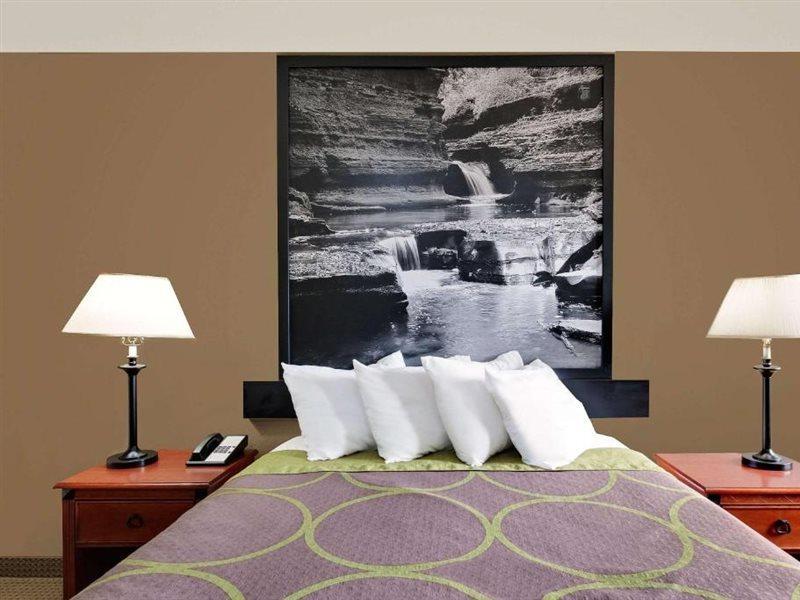 Super 8 By Wyndham Ithaca Otel Dış mekan fotoğraf