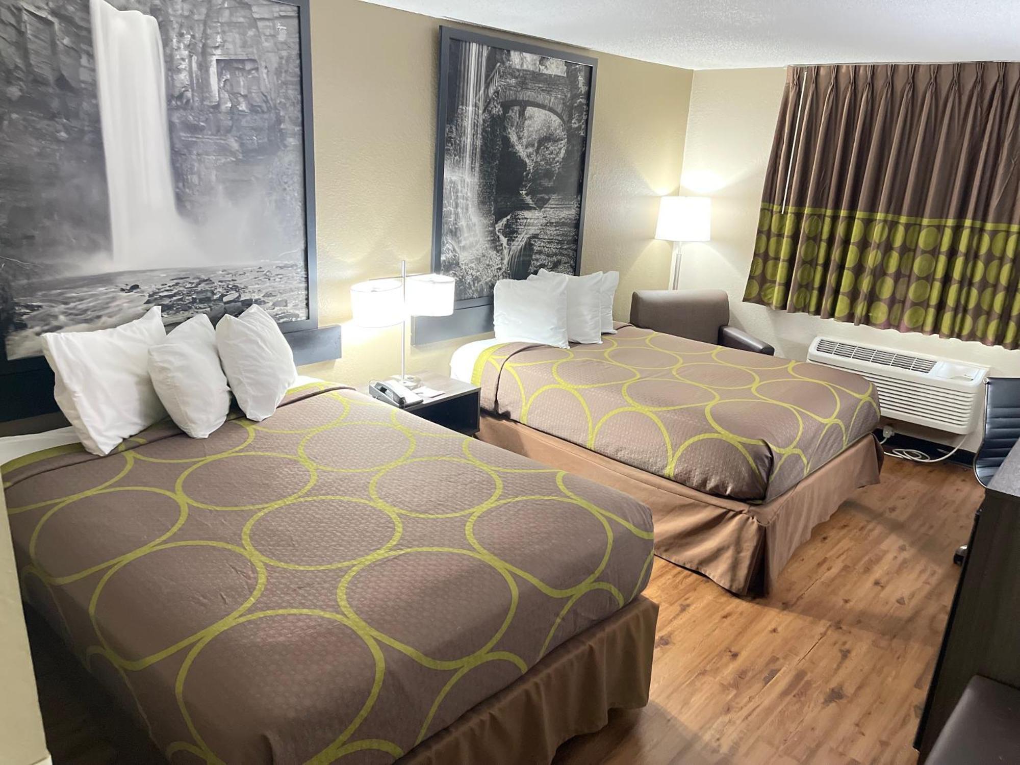 Super 8 By Wyndham Ithaca Otel Dış mekan fotoğraf
