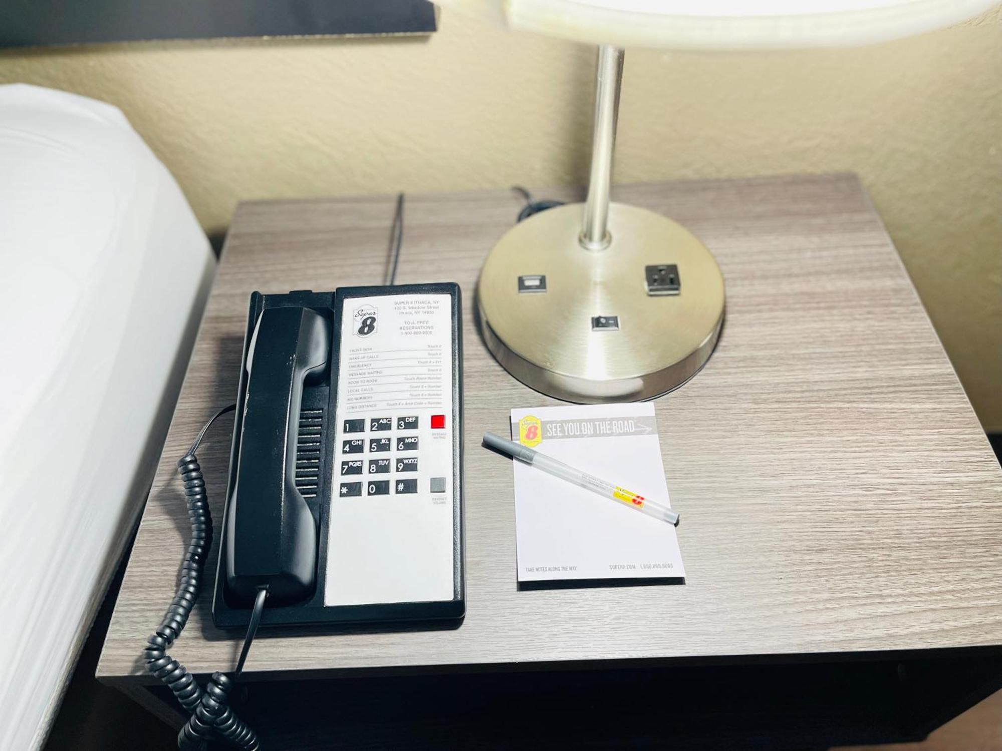 Super 8 By Wyndham Ithaca Otel Dış mekan fotoğraf