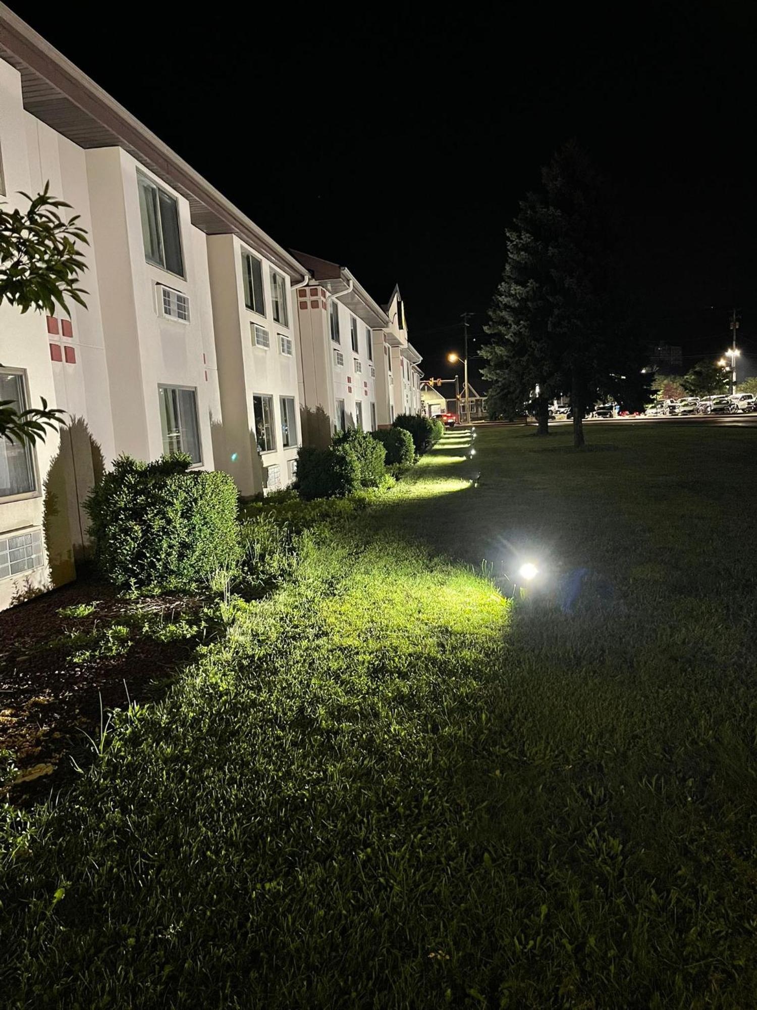 Super 8 By Wyndham Ithaca Otel Dış mekan fotoğraf