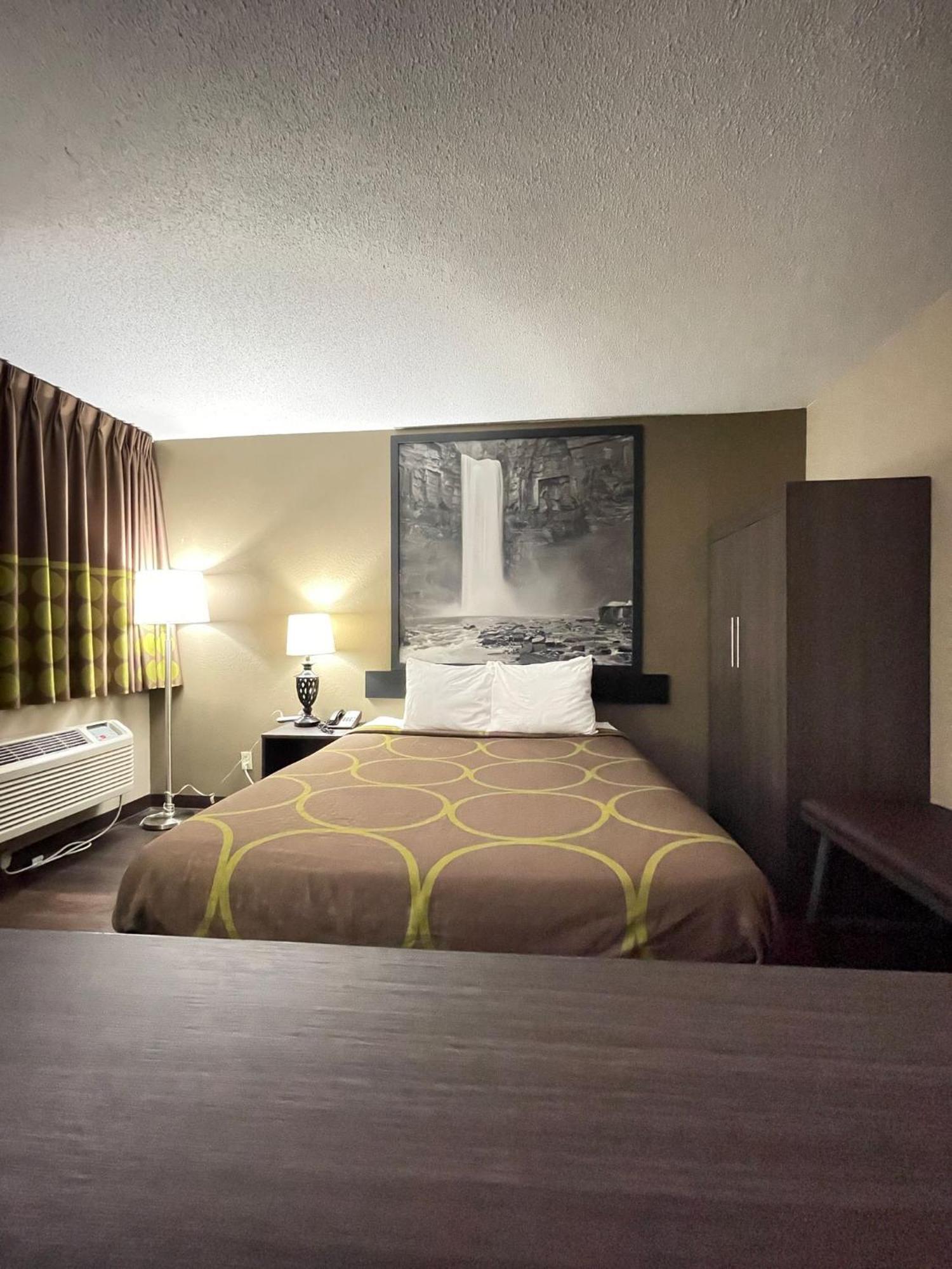 Super 8 By Wyndham Ithaca Otel Dış mekan fotoğraf
