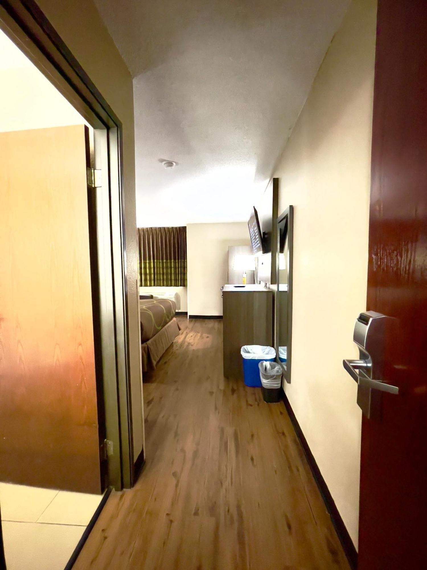 Super 8 By Wyndham Ithaca Otel Dış mekan fotoğraf