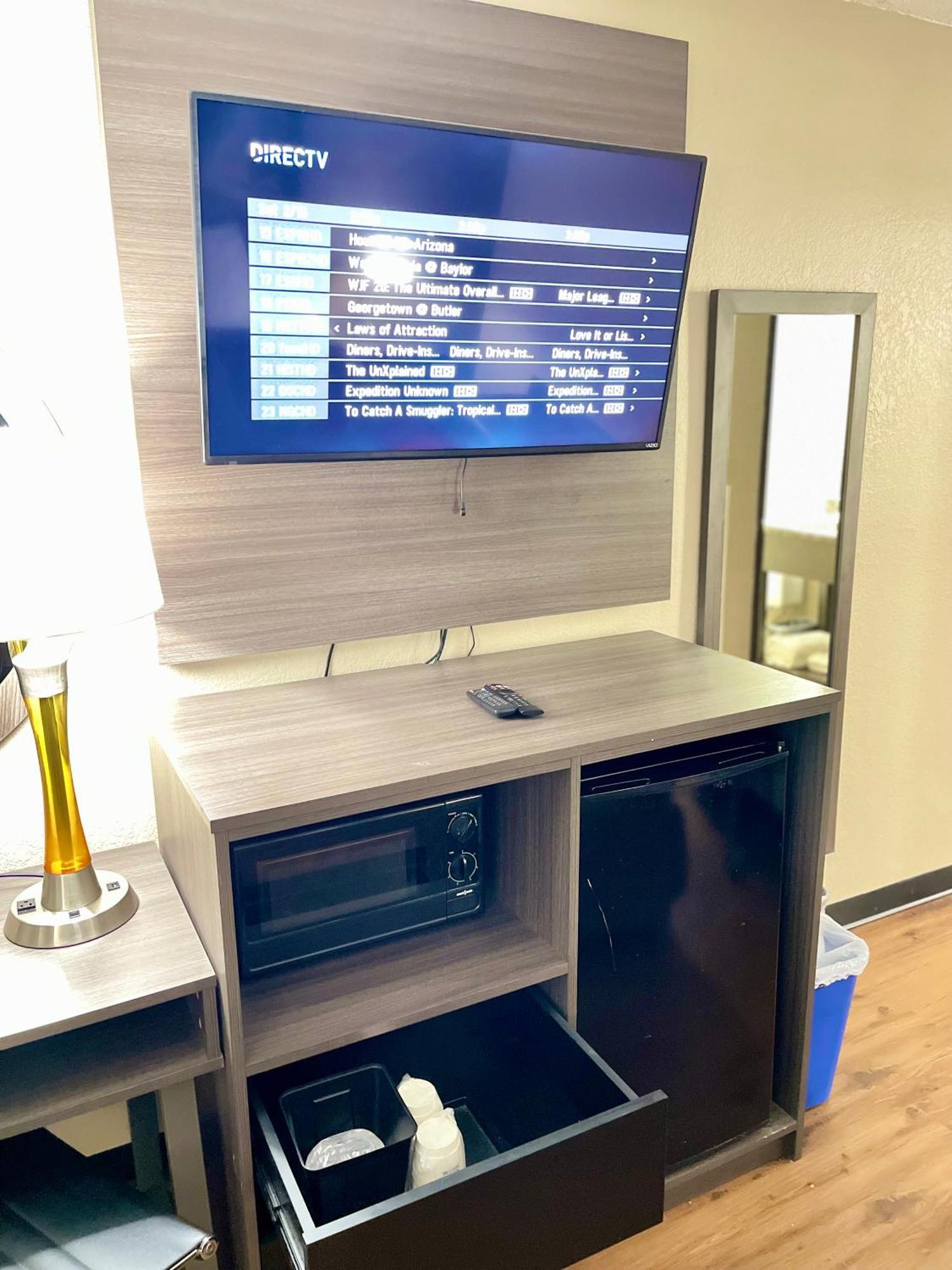 Super 8 By Wyndham Ithaca Otel Dış mekan fotoğraf
