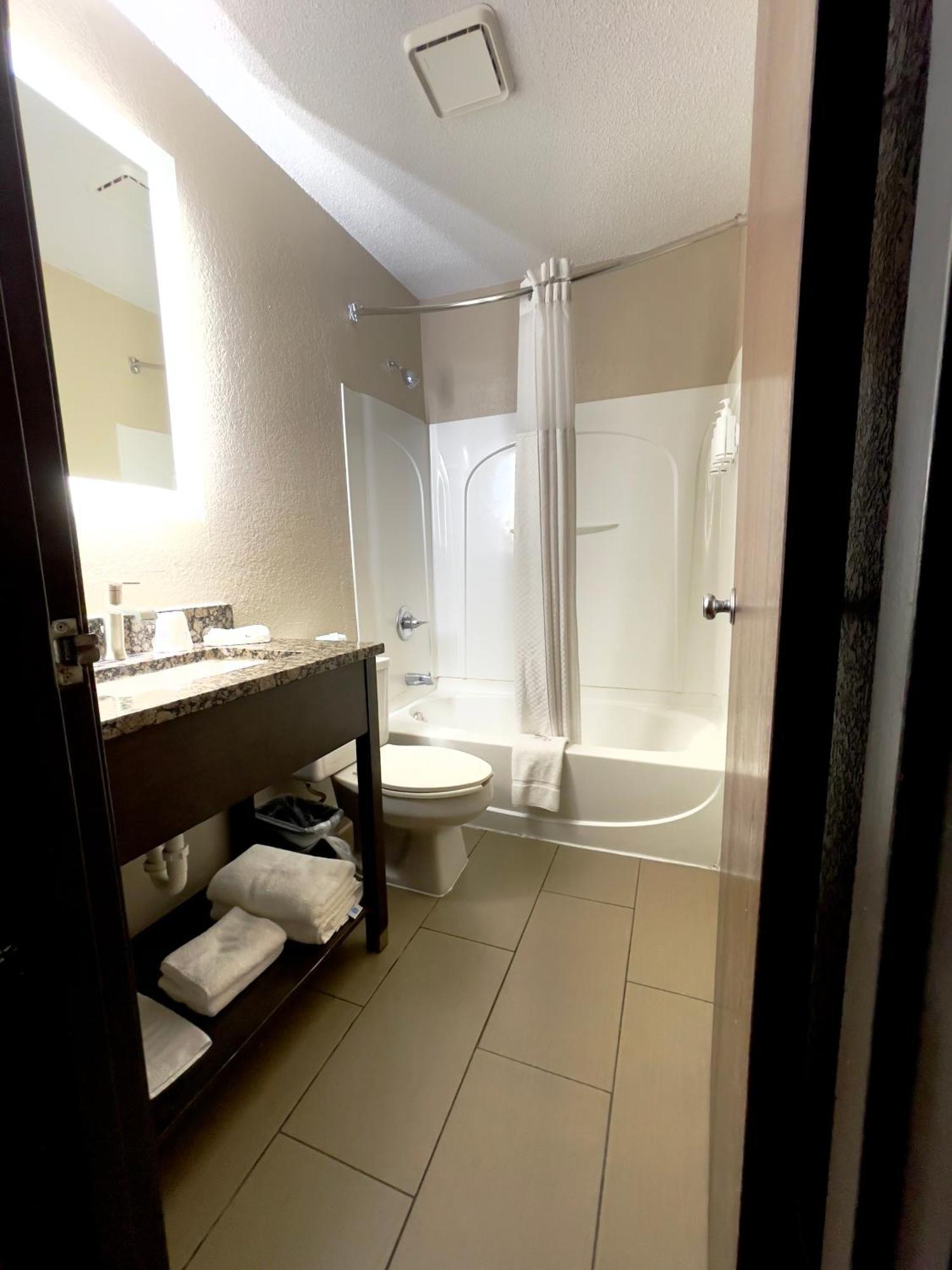 Super 8 By Wyndham Ithaca Otel Dış mekan fotoğraf