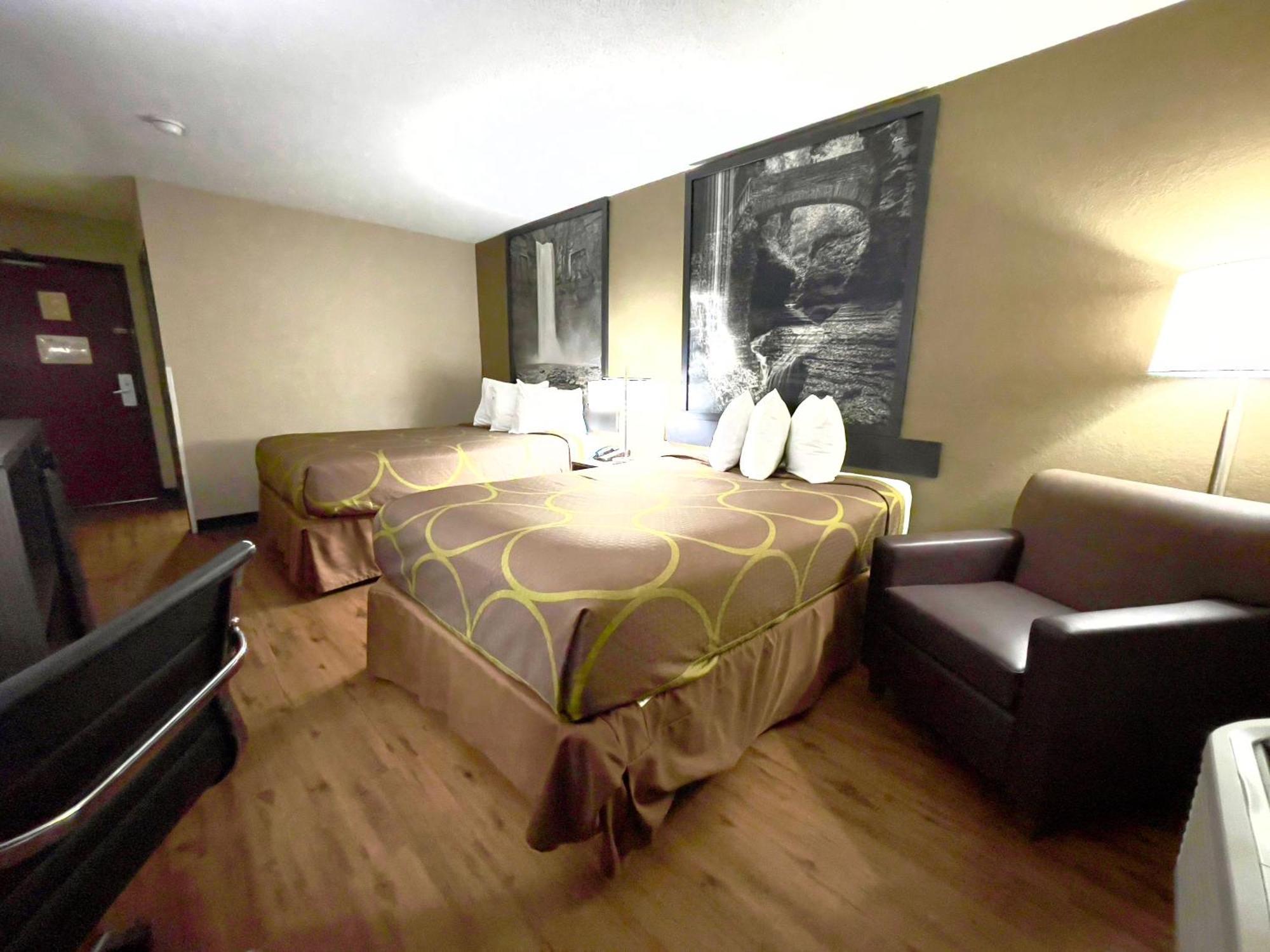 Super 8 By Wyndham Ithaca Otel Dış mekan fotoğraf