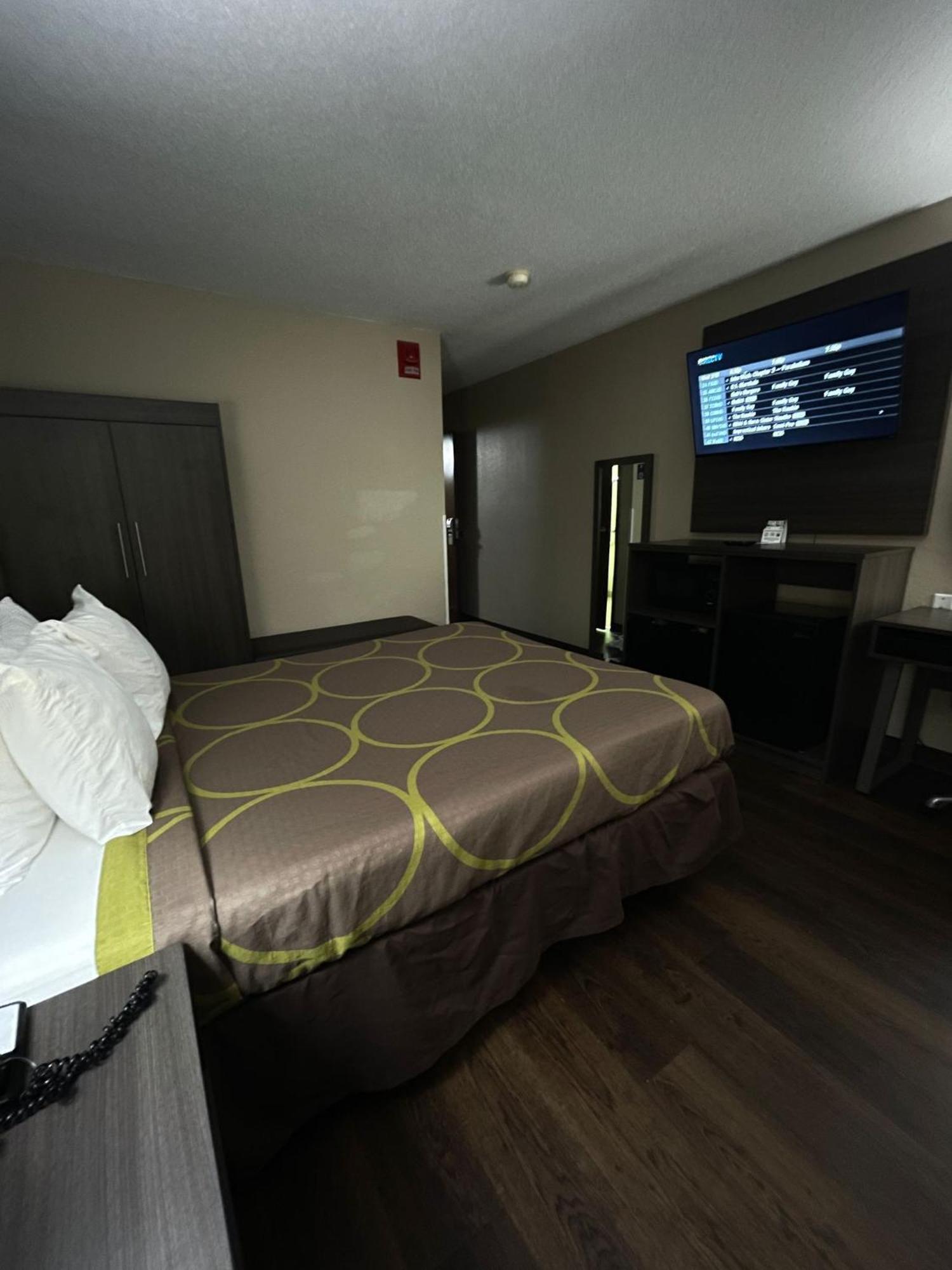 Super 8 By Wyndham Ithaca Otel Dış mekan fotoğraf