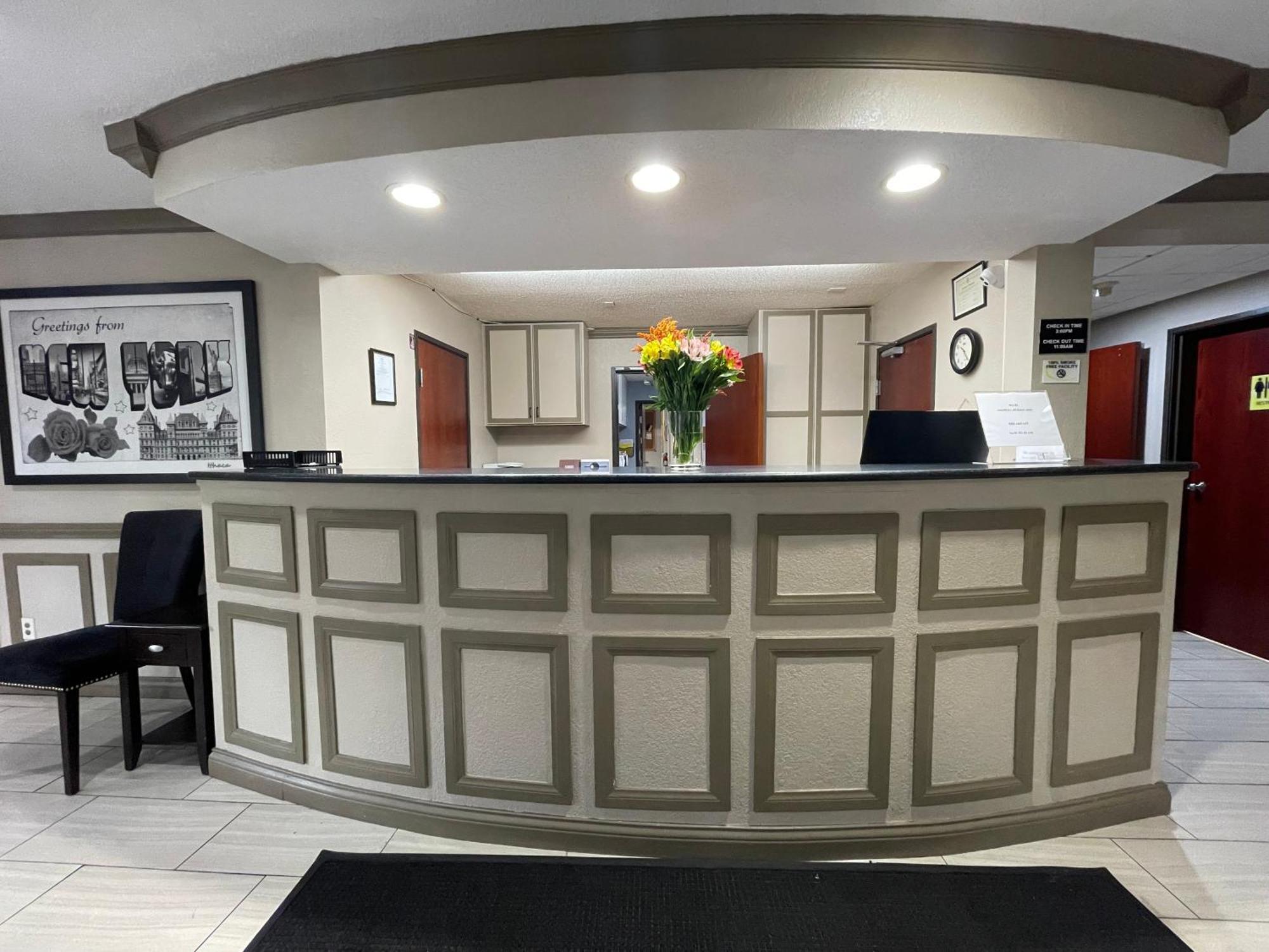Super 8 By Wyndham Ithaca Otel Dış mekan fotoğraf