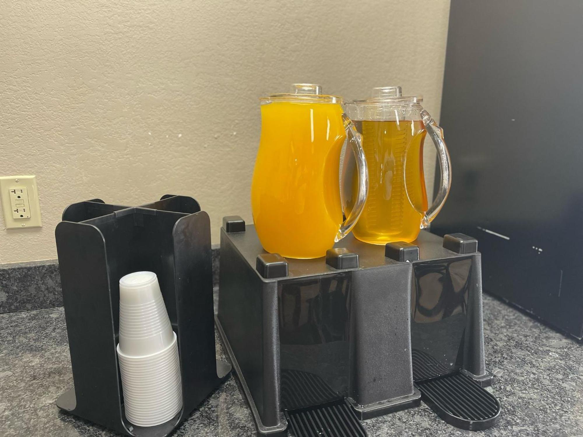 Super 8 By Wyndham Ithaca Otel Dış mekan fotoğraf