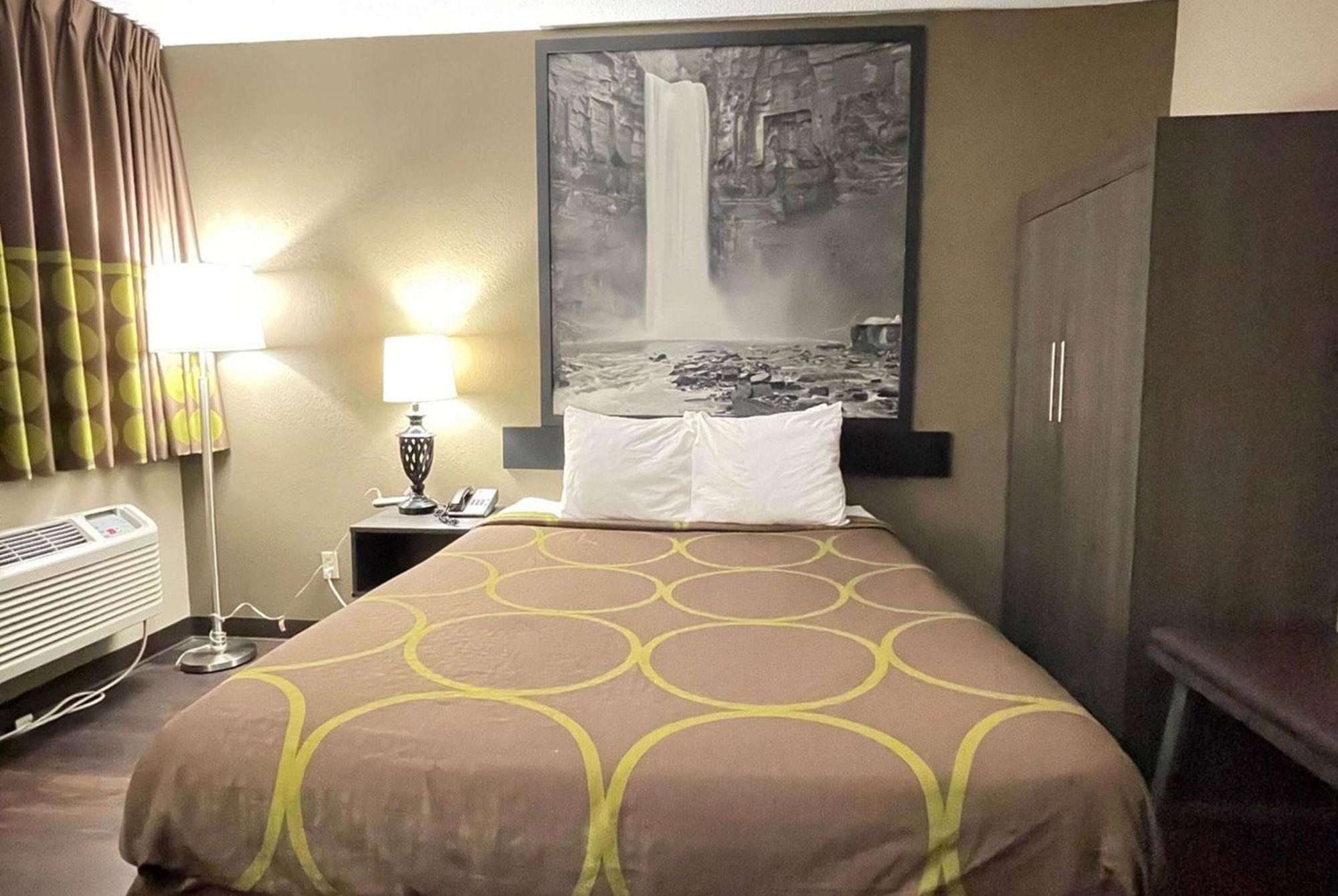 Super 8 By Wyndham Ithaca Otel Dış mekan fotoğraf