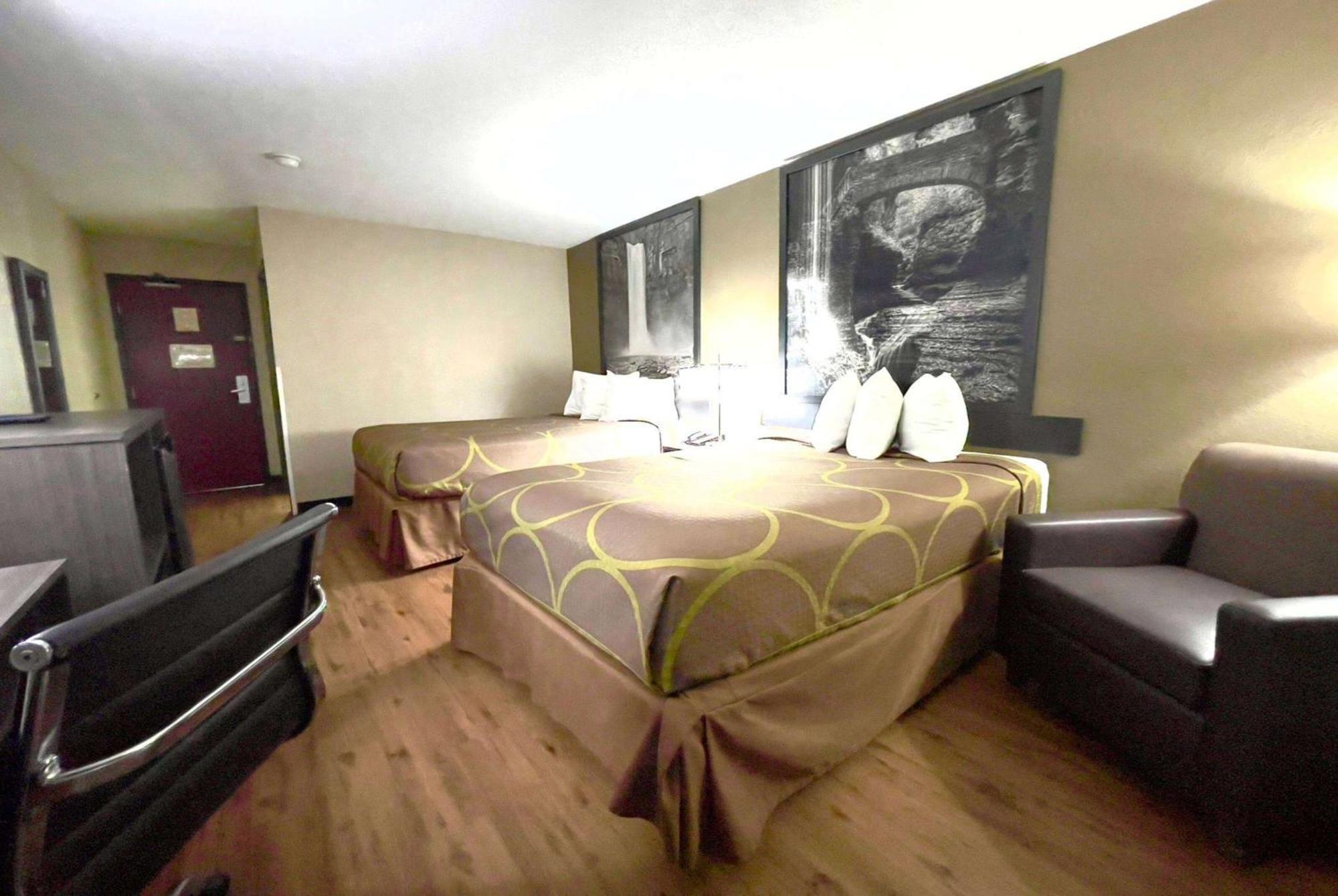 Super 8 By Wyndham Ithaca Otel Dış mekan fotoğraf