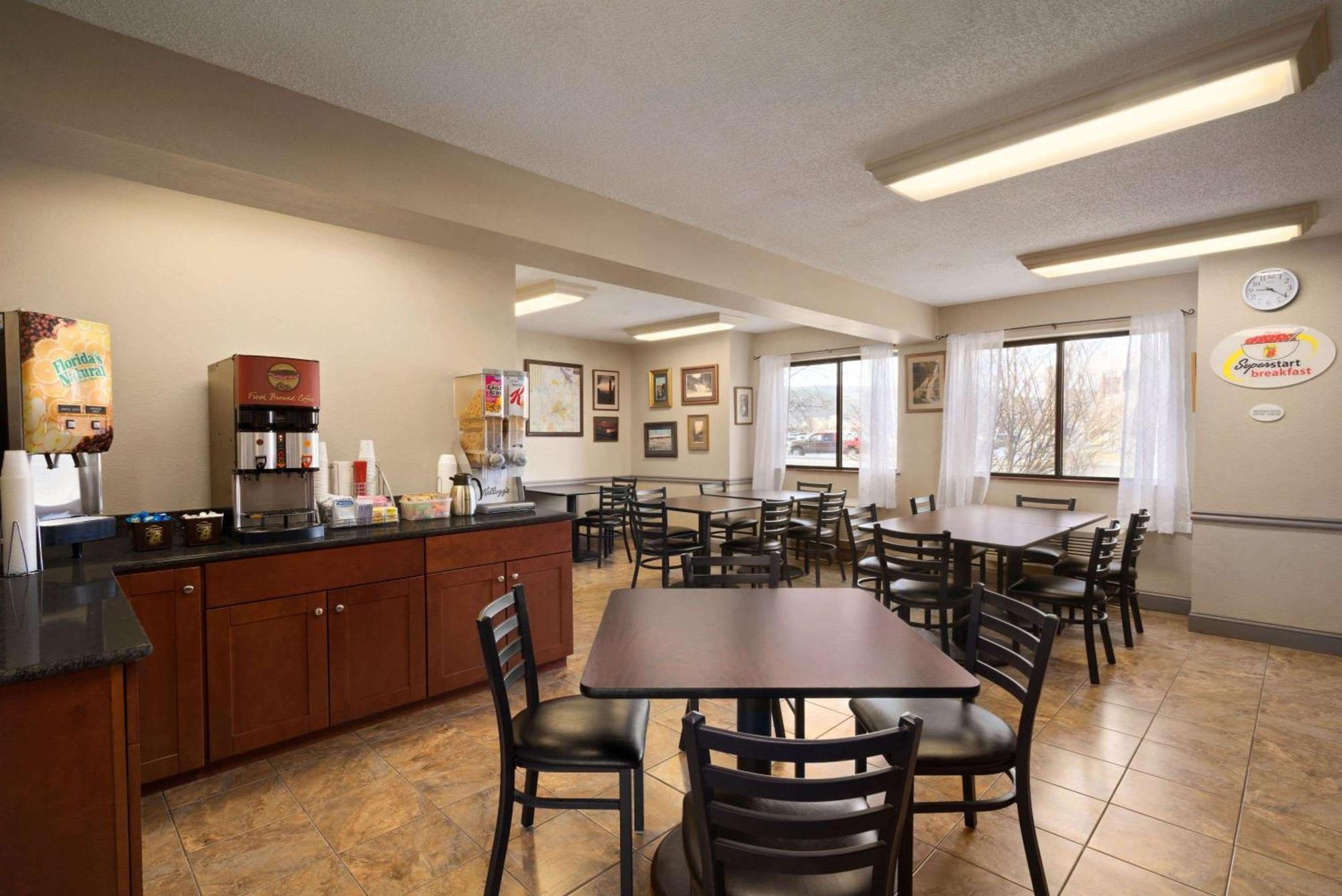 Super 8 By Wyndham Ithaca Otel Dış mekan fotoğraf