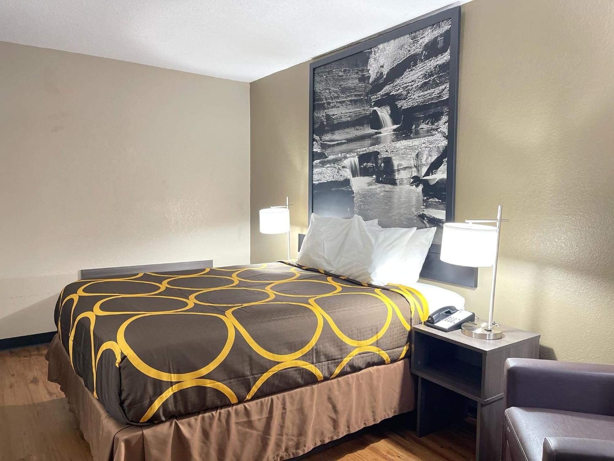 Super 8 By Wyndham Ithaca Otel Dış mekan fotoğraf