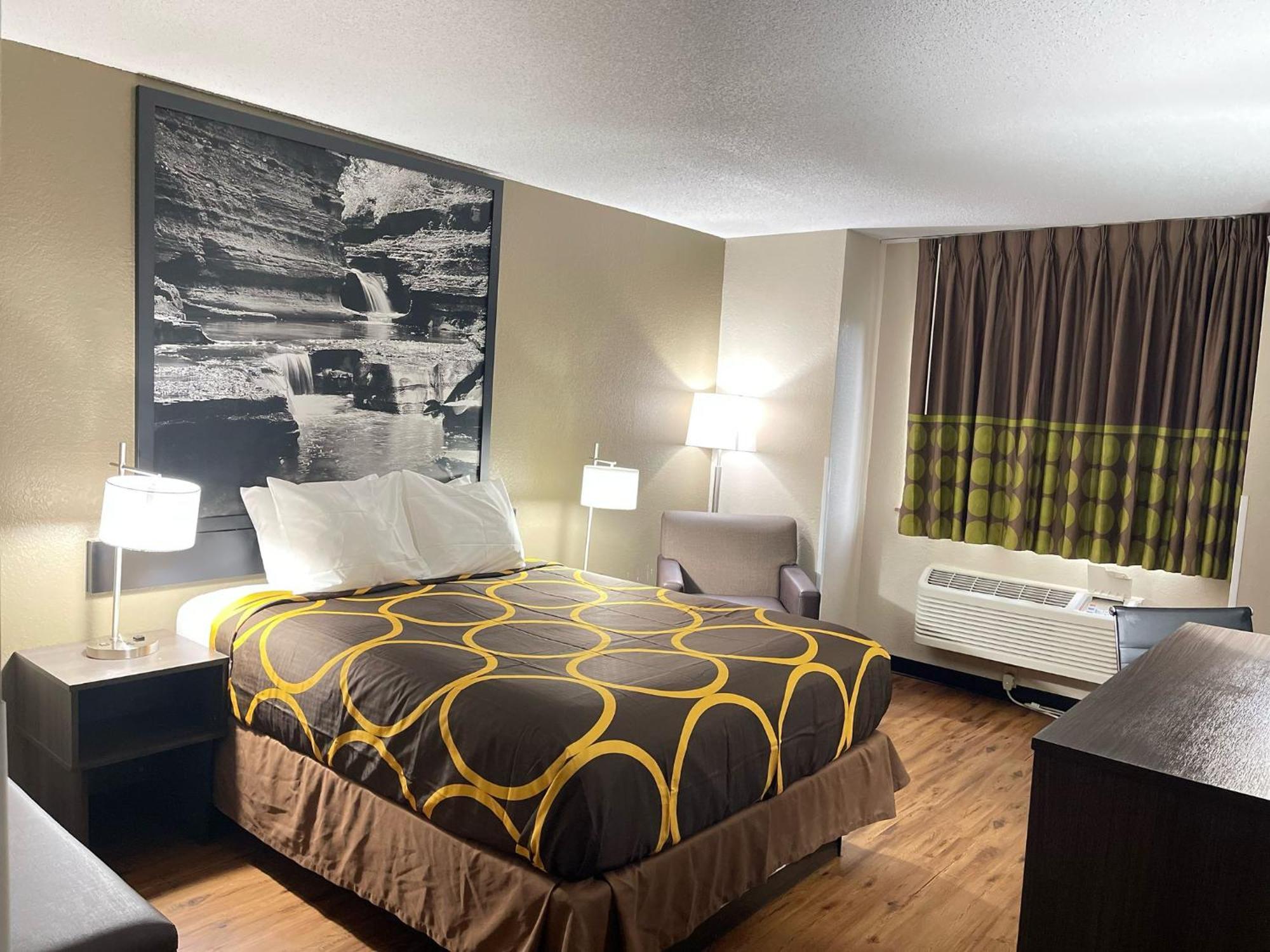 Super 8 By Wyndham Ithaca Otel Dış mekan fotoğraf