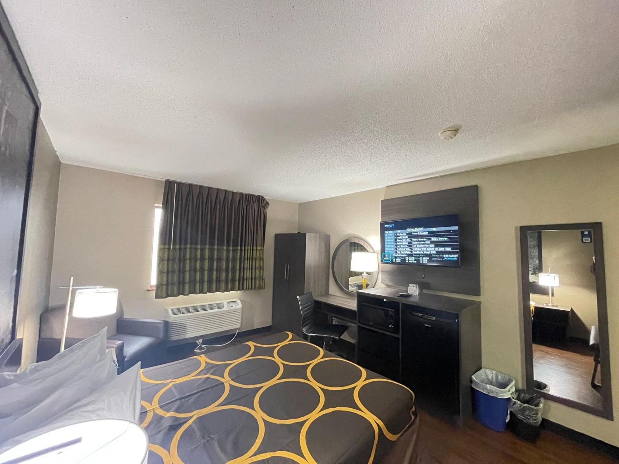 Super 8 By Wyndham Ithaca Otel Dış mekan fotoğraf