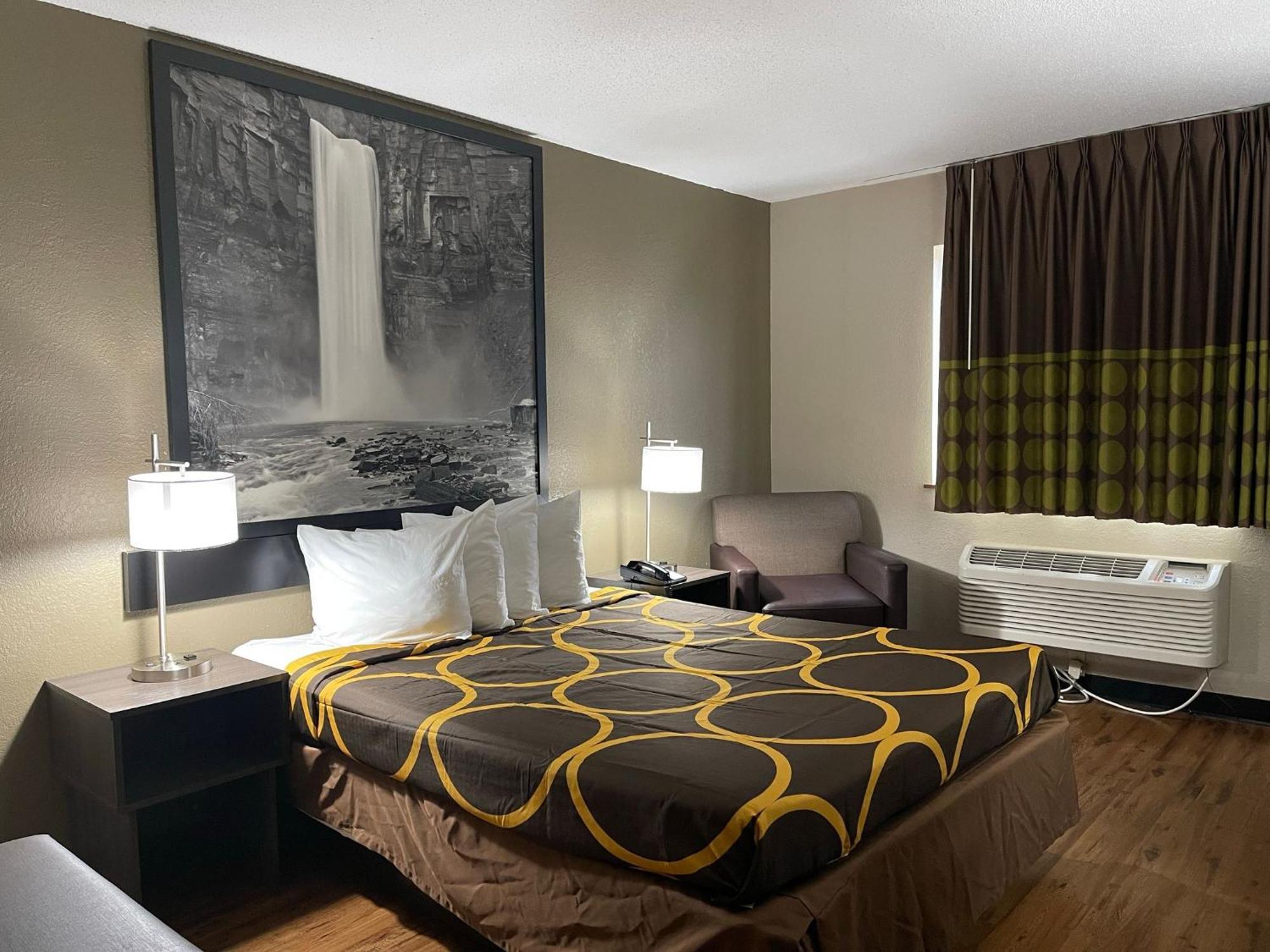 Super 8 By Wyndham Ithaca Otel Dış mekan fotoğraf