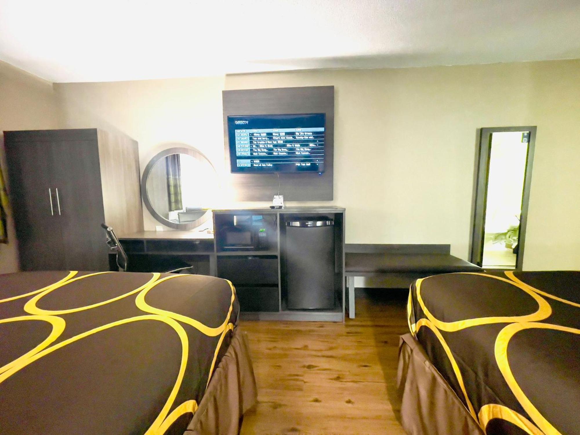 Super 8 By Wyndham Ithaca Otel Dış mekan fotoğraf