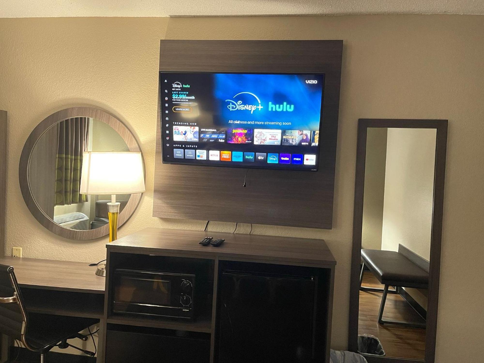 Super 8 By Wyndham Ithaca Otel Dış mekan fotoğraf