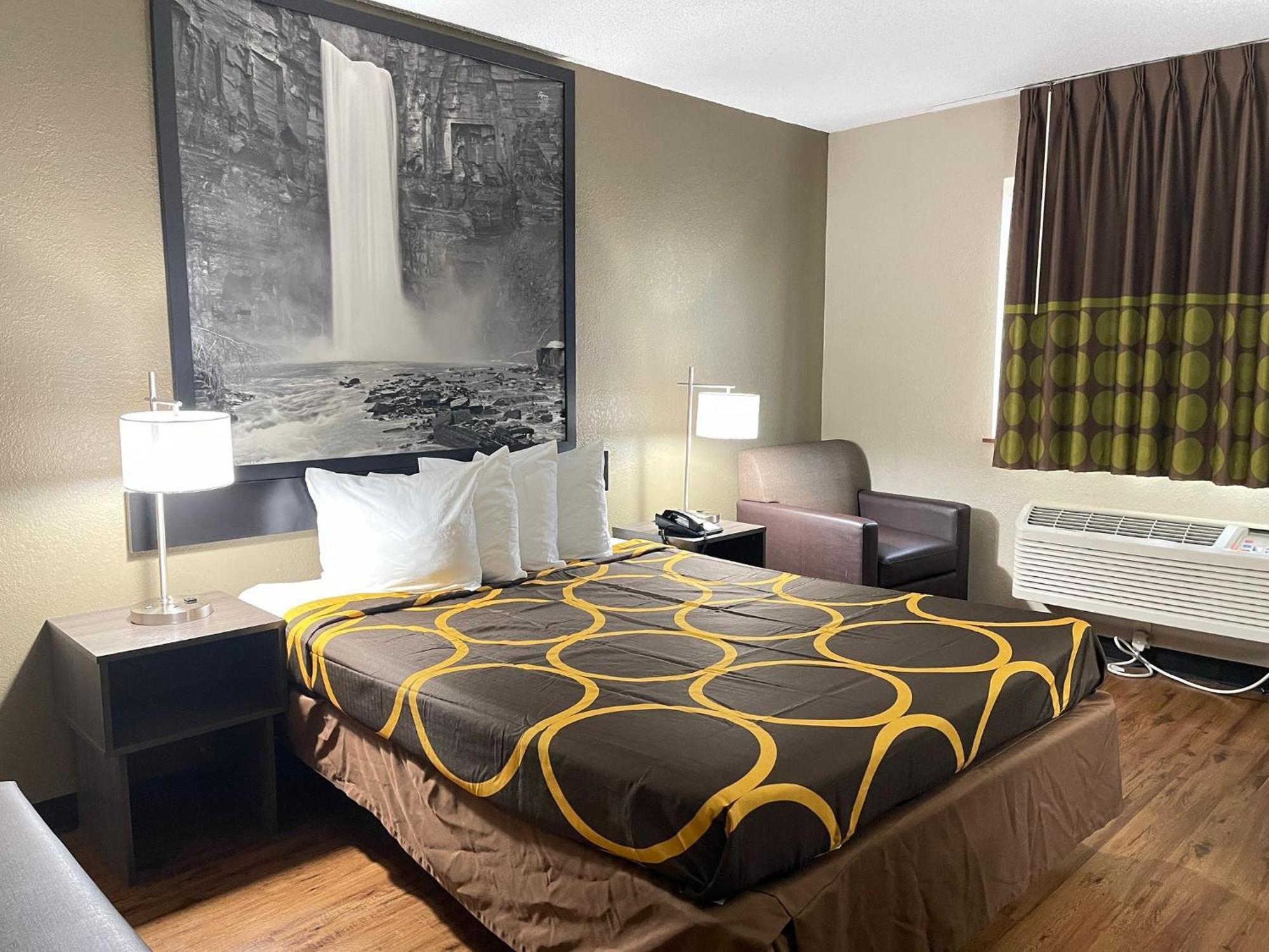 Super 8 By Wyndham Ithaca Otel Dış mekan fotoğraf