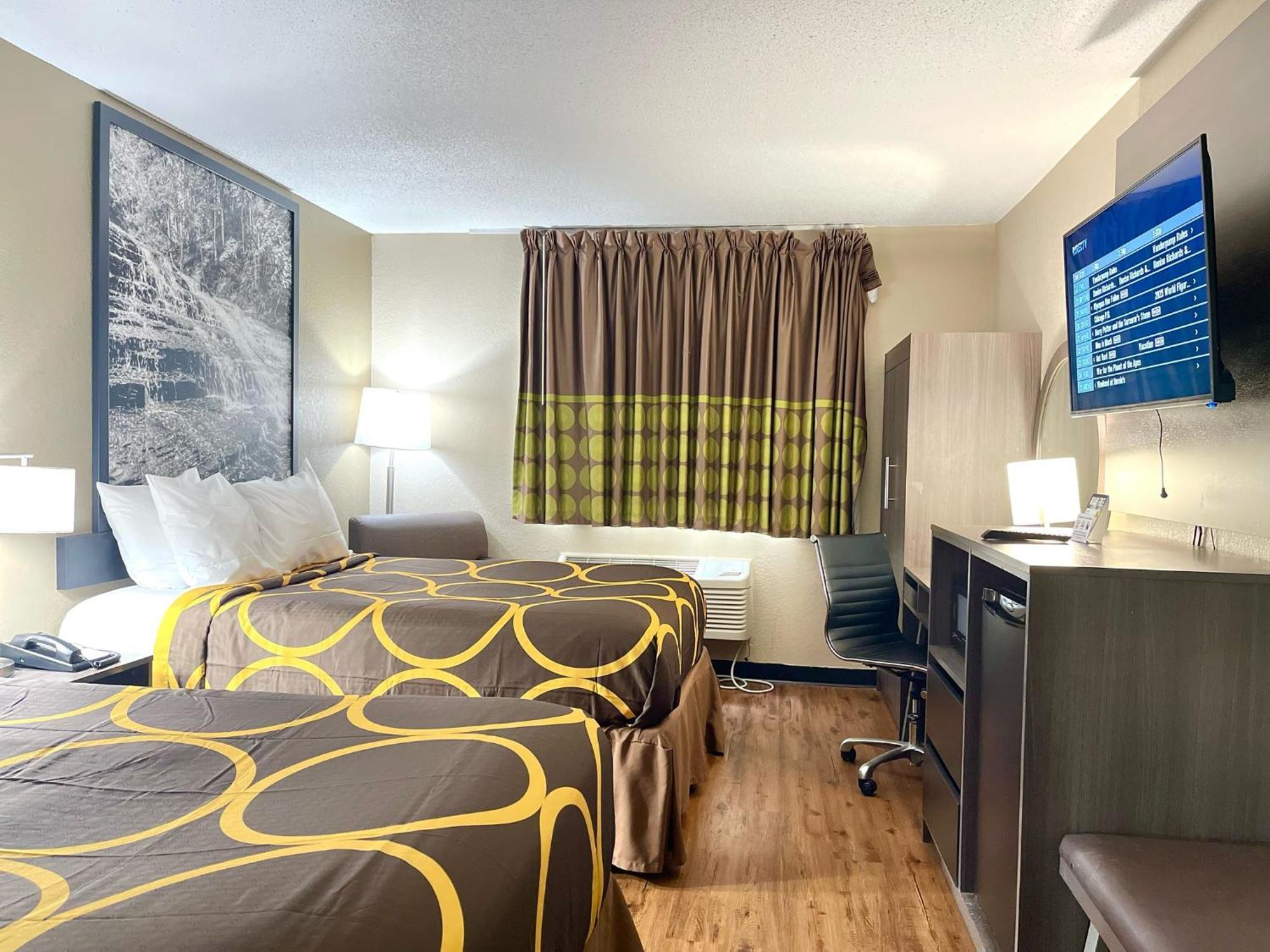 Super 8 By Wyndham Ithaca Otel Dış mekan fotoğraf