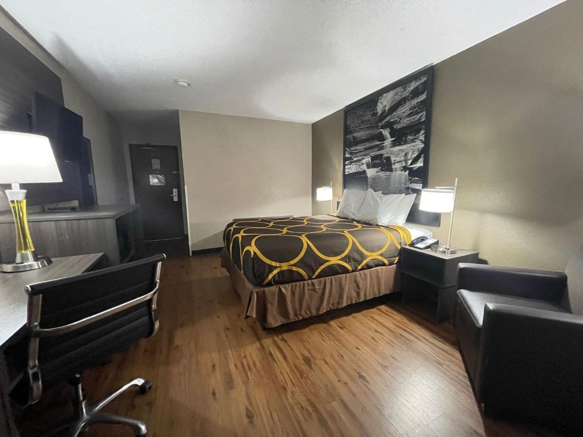 Super 8 By Wyndham Ithaca Otel Dış mekan fotoğraf