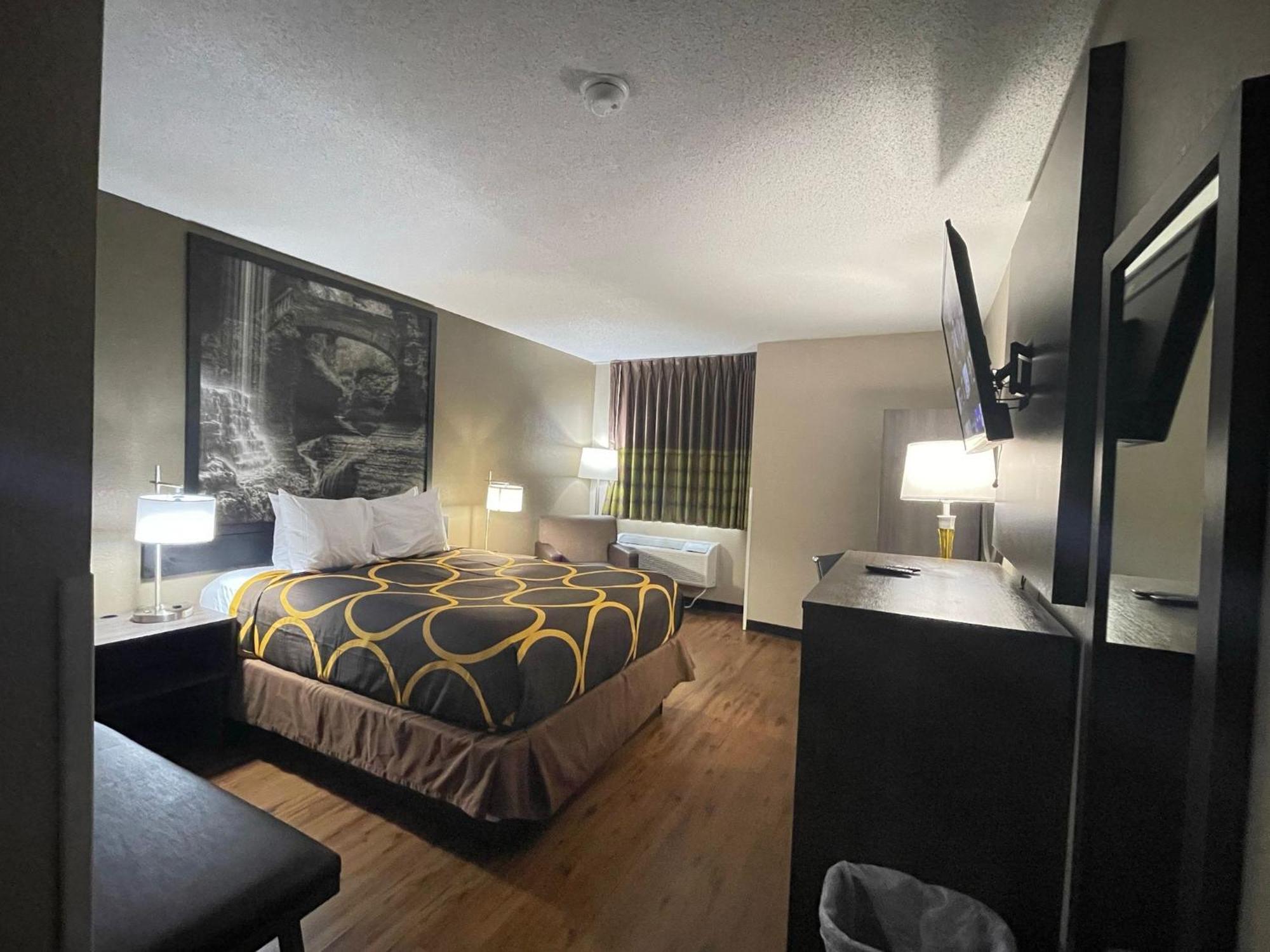Super 8 By Wyndham Ithaca Otel Dış mekan fotoğraf