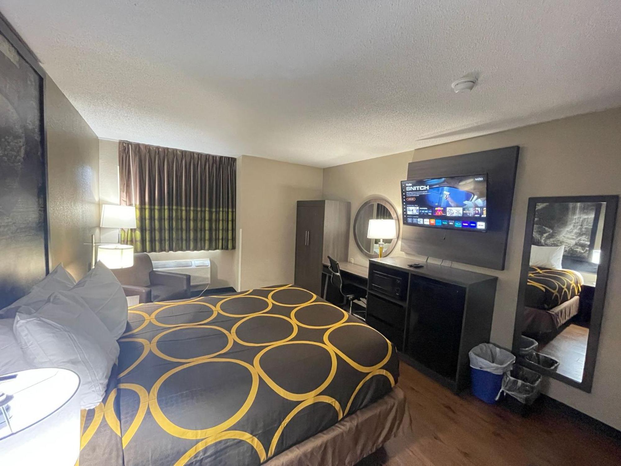 Super 8 By Wyndham Ithaca Otel Dış mekan fotoğraf