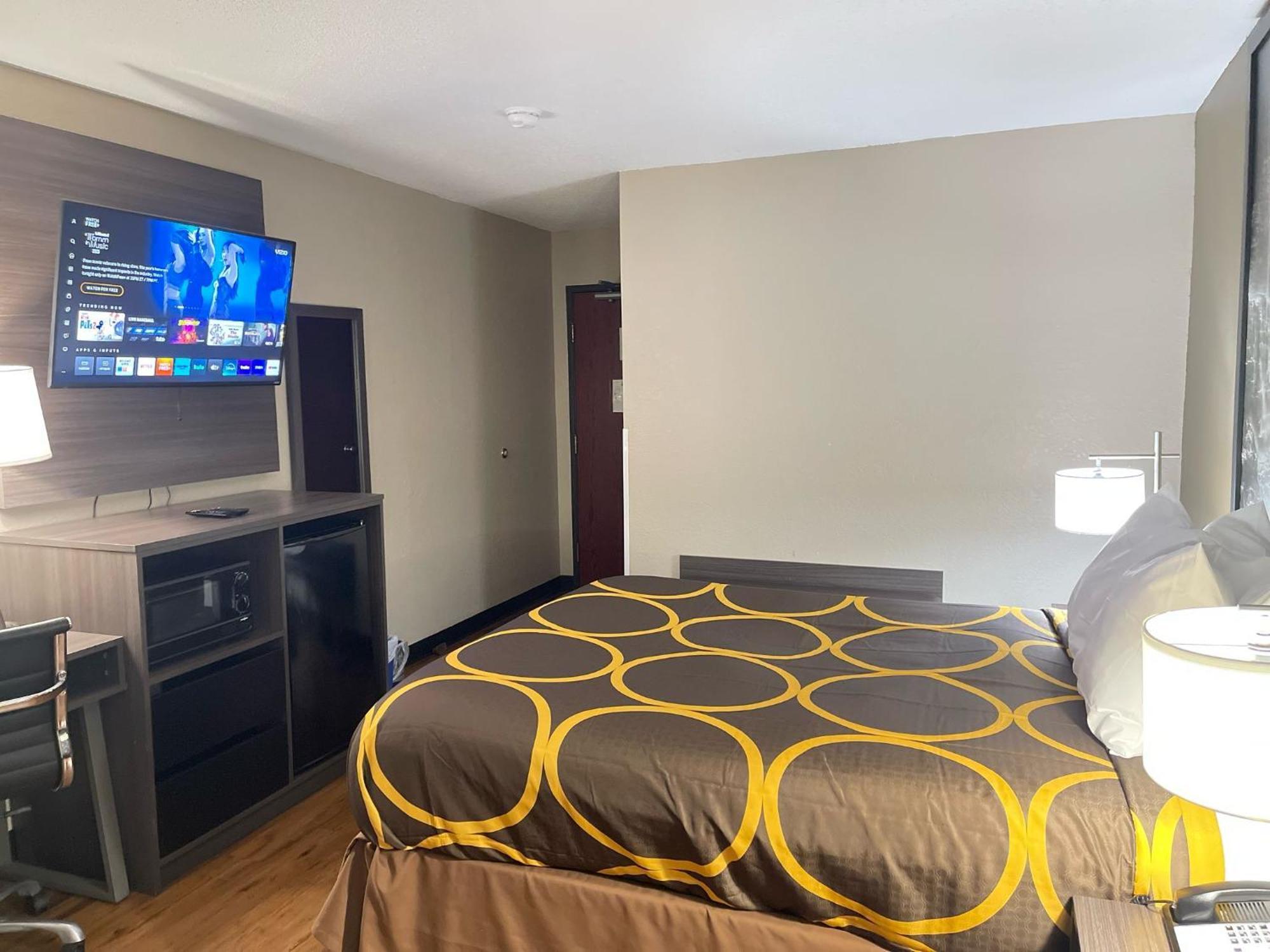 Super 8 By Wyndham Ithaca Otel Dış mekan fotoğraf