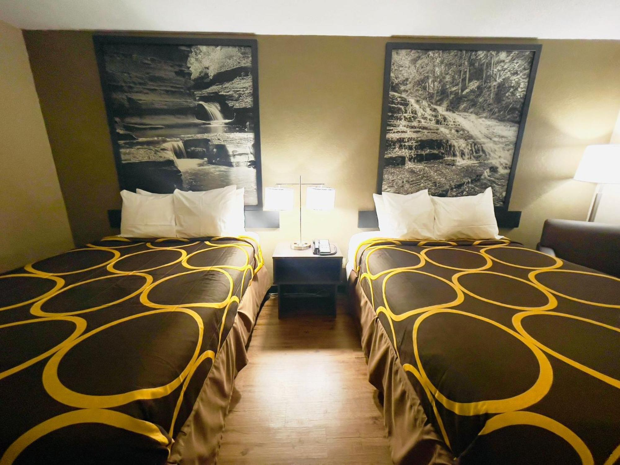 Super 8 By Wyndham Ithaca Otel Dış mekan fotoğraf