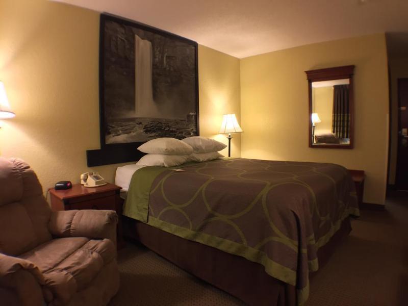 Super 8 By Wyndham Ithaca Otel Dış mekan fotoğraf